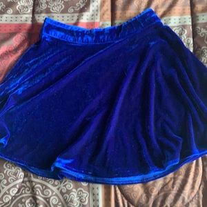 “Flirt Velour Skirt” Tobi